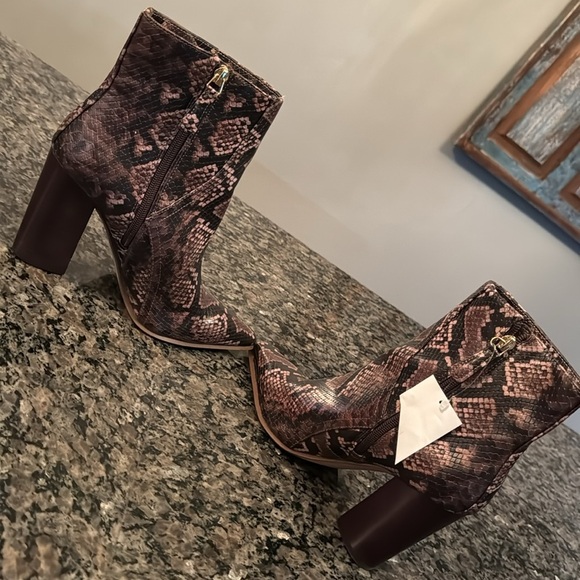 JLO dorindah faux snakeskin boots 8M NWT - Picture 6 of 11